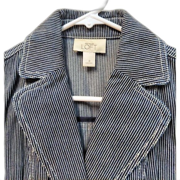Ann Taylor Loft Striped Denim Jacket Blue White Button Pockets Size 0 - Picture 2 of 3